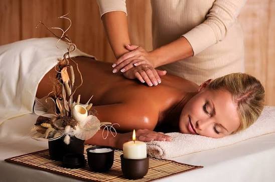 Essential Oils for Aromatherapy Massage at Glory Spa & Salon